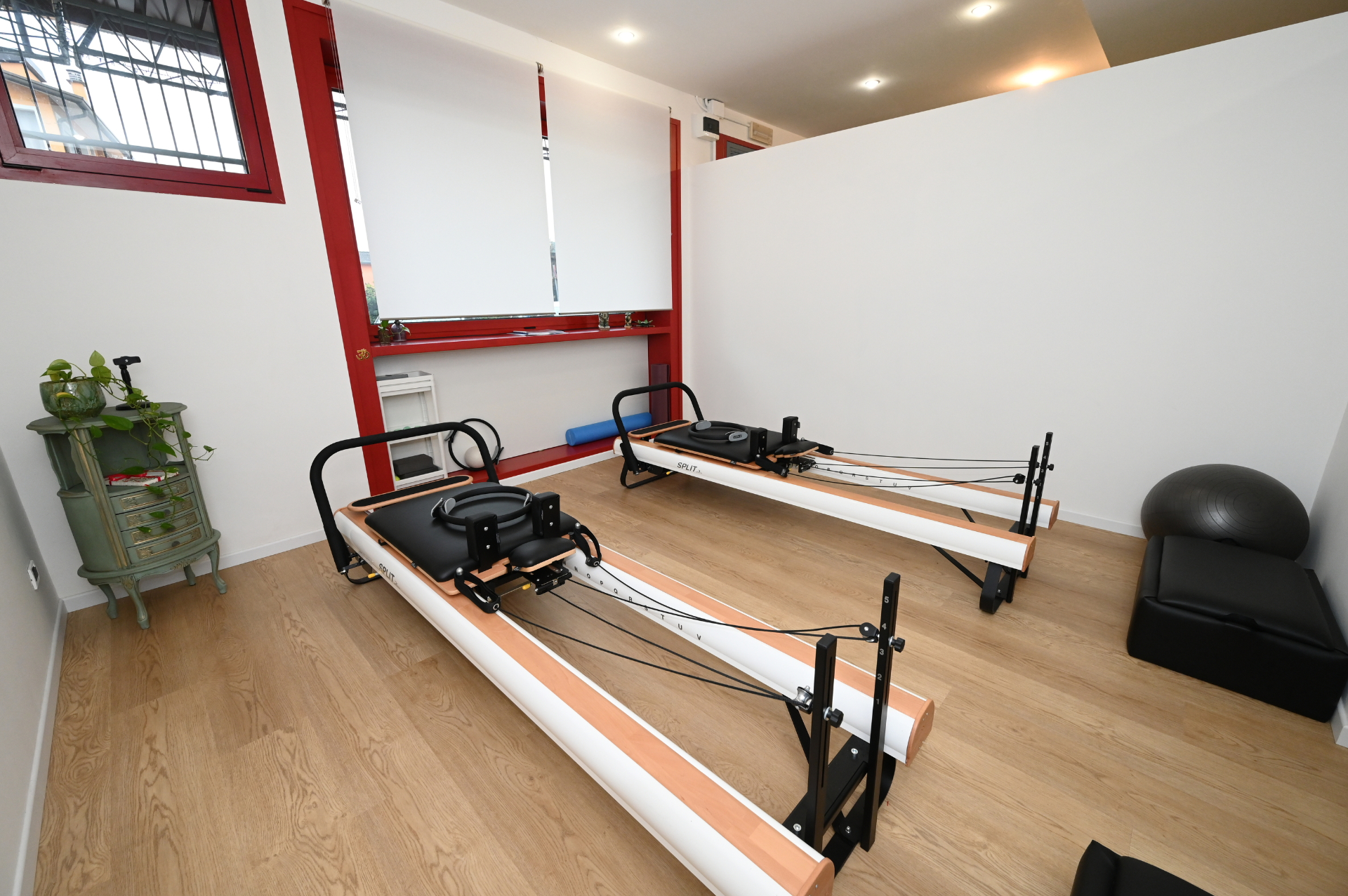 Sala Reformer Pilates di SpazioLalita con due macchine Split