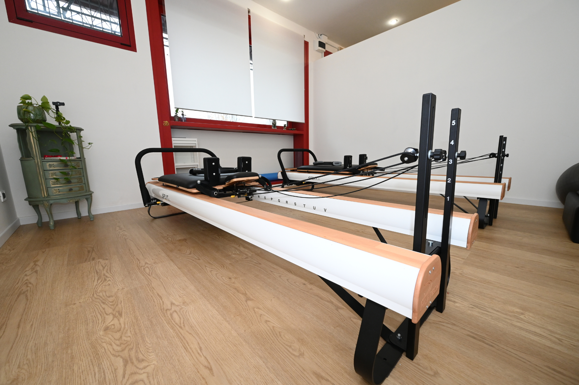 Dettaglio dei Reformer Pilates nello studio di SpazioLalita